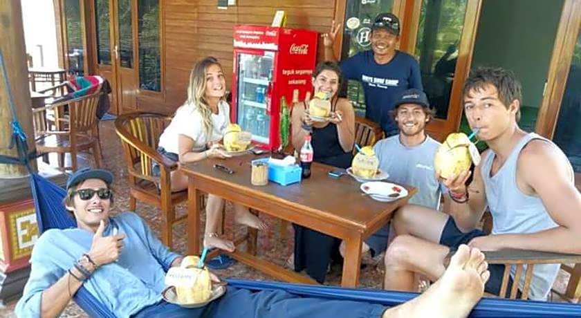 ARRYS (Watukarung Surf Camp)