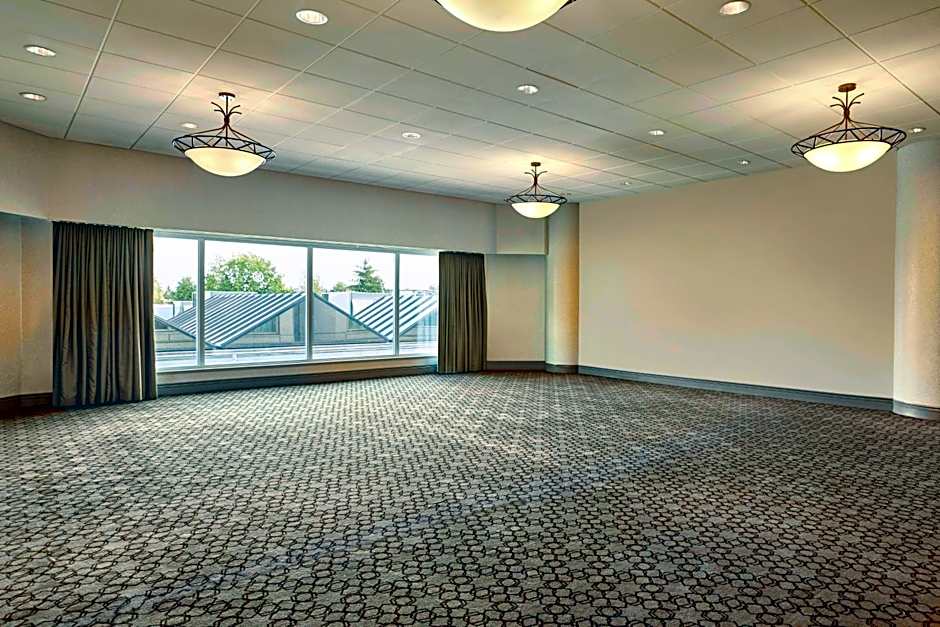 Sheraton Vancouver Guildford Hotel