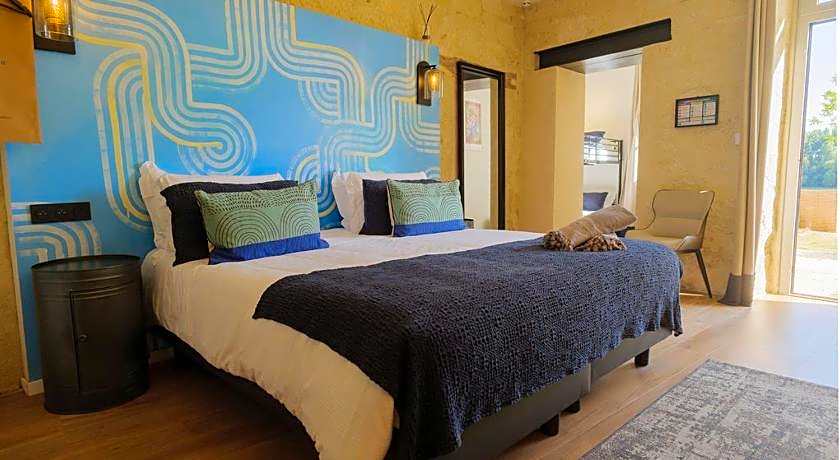 Le Chateau de Candes, sa Tour et ses Suites.