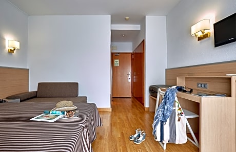 TRIPLE ROOM (NO ACCES TO AVANA ROOFTOP)