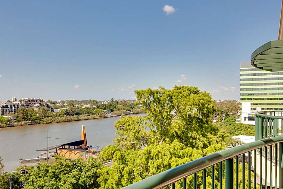 Central Cosmo Apartment Hotel