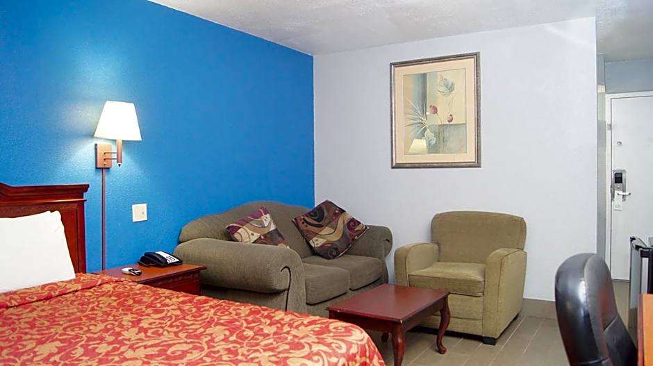 Holiday Lodge & Suites