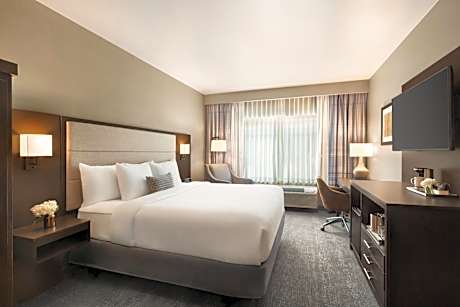 King Suite with King Bed and Two Queen Beds - Non Smoking