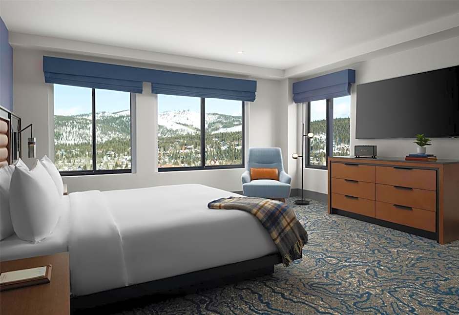 Hotel Alpenrock Breckenridge, Curio Collection by Hilton