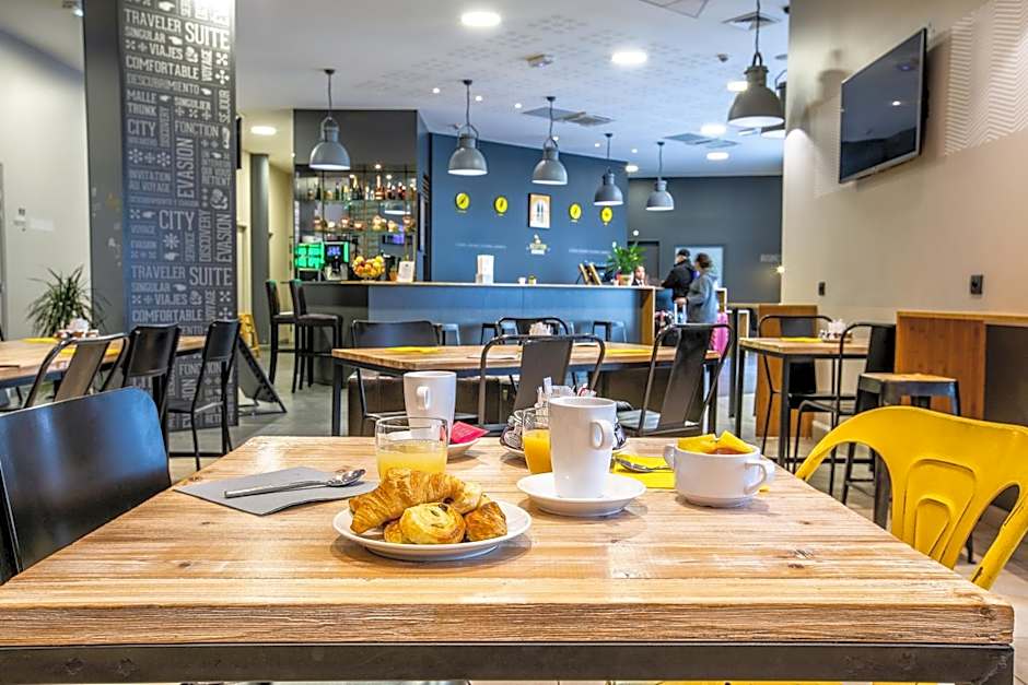 Best Western Plus Suitcase Paris La Defense