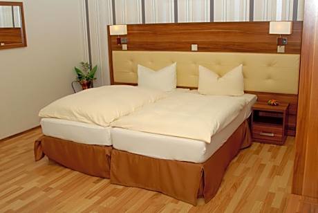 Apartment (4 Adults)