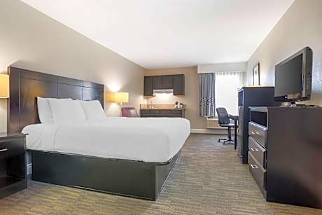 1 King Bed, Non-Smoking, Microwave, Refrigerator, High Speed Internet Access, Full Breakfast