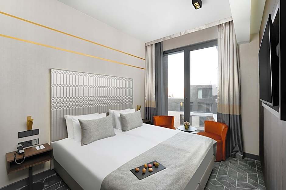 Emerald Hotel by Continental Group