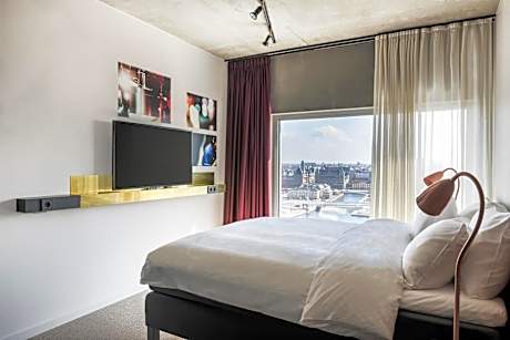 Queen Room with City View