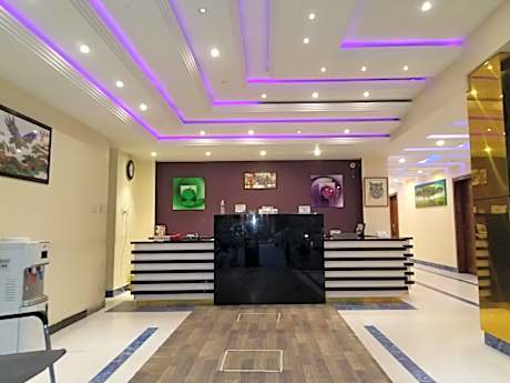 Hotel Emerald Crown