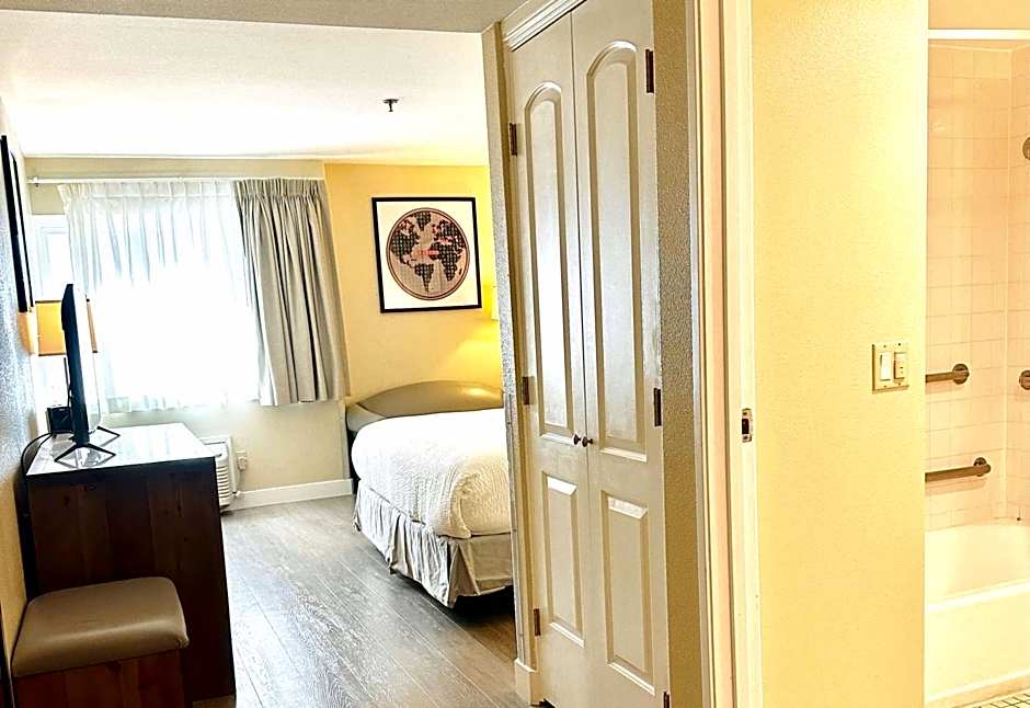 Ramada Plaza by Wyndham Garden Grove/Anaheim South