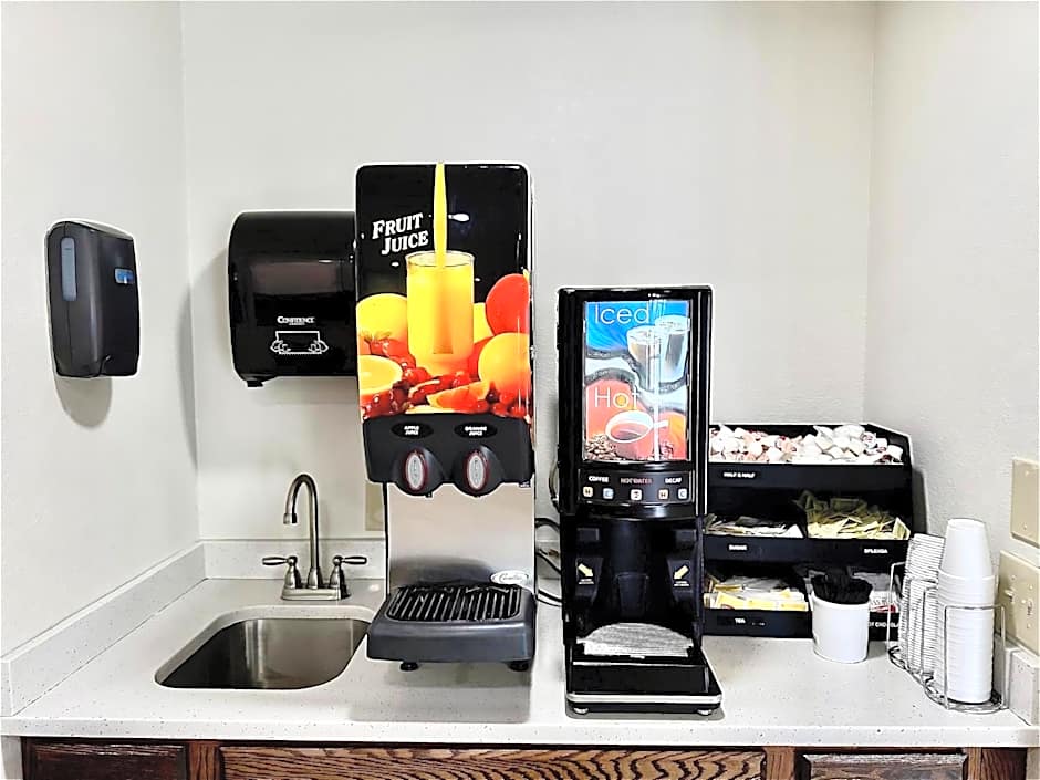 Red Roof Inn & Suites Newport - Middletown, RI