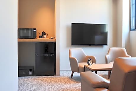 Deluxe Fourth (Non-Smoking)