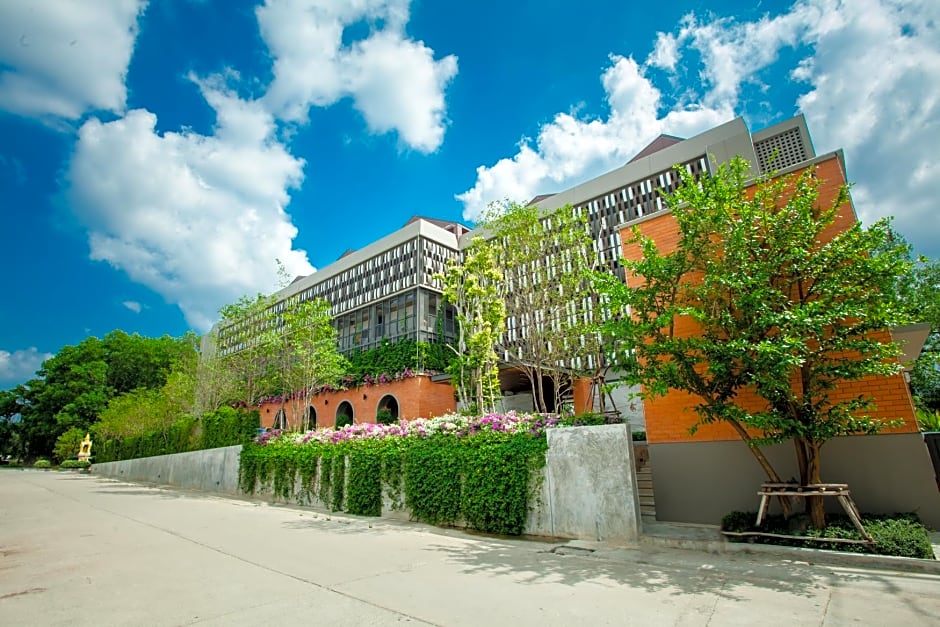 Rimnaam Klangchan Hotel