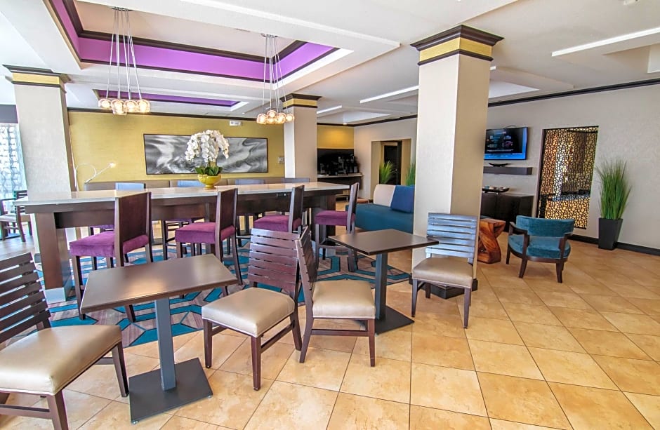 Holiday Inn Express Hotel & Suites Farmington By IHG
