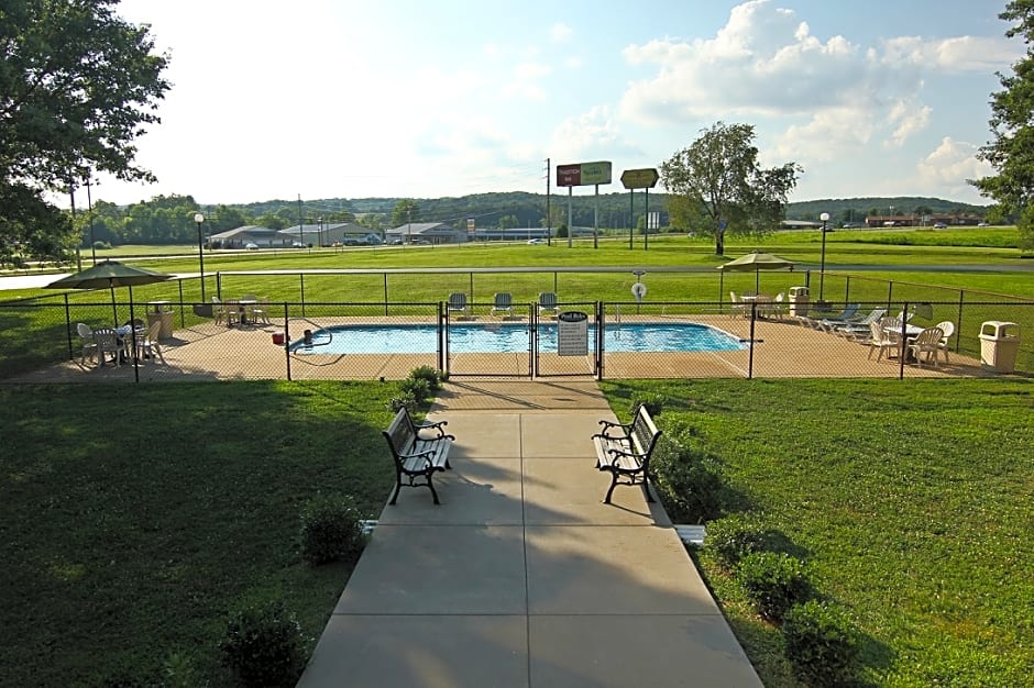 Baymont Inn and Suites by Wyndham Farmington, MO