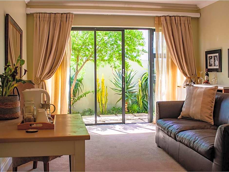 Hermanus Cliff Path Lodge - No Load-shedding