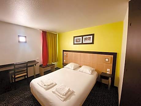 Standard Room - 1 Double Bed 2 Single Beds