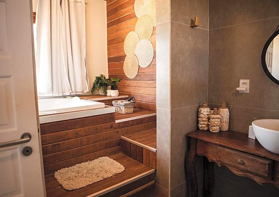 Casa com 5 suítes, sauna, piscina e área gourmet