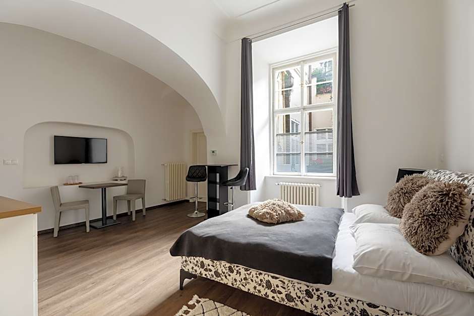 Old Town Square Residence by Emblem