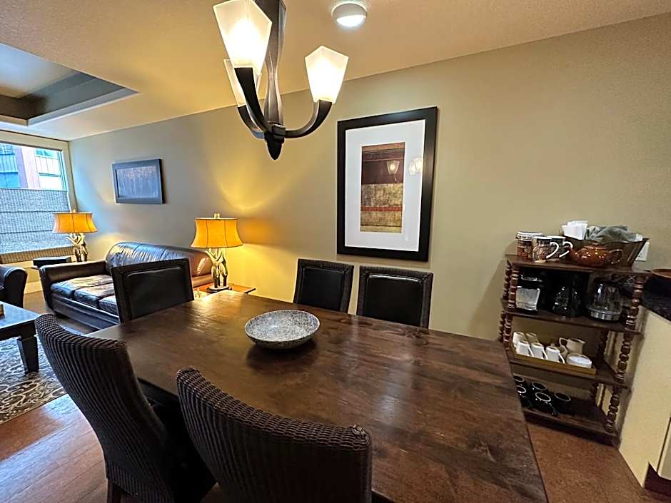 Solara Escape - 2BR Retreat with Pool - Hot Tub - Gym - Spa