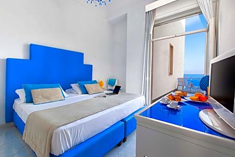 Deluxe Double or Twin Room with Sea View