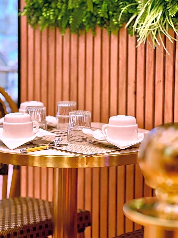 Nation Montmartre Hotel