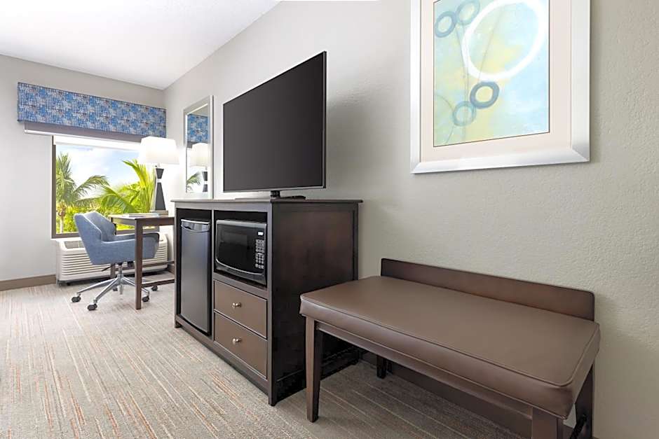 Hampton Inn By Hilton Naples-Central, Fl