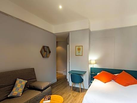 Quadruple Room with Private Bathroom