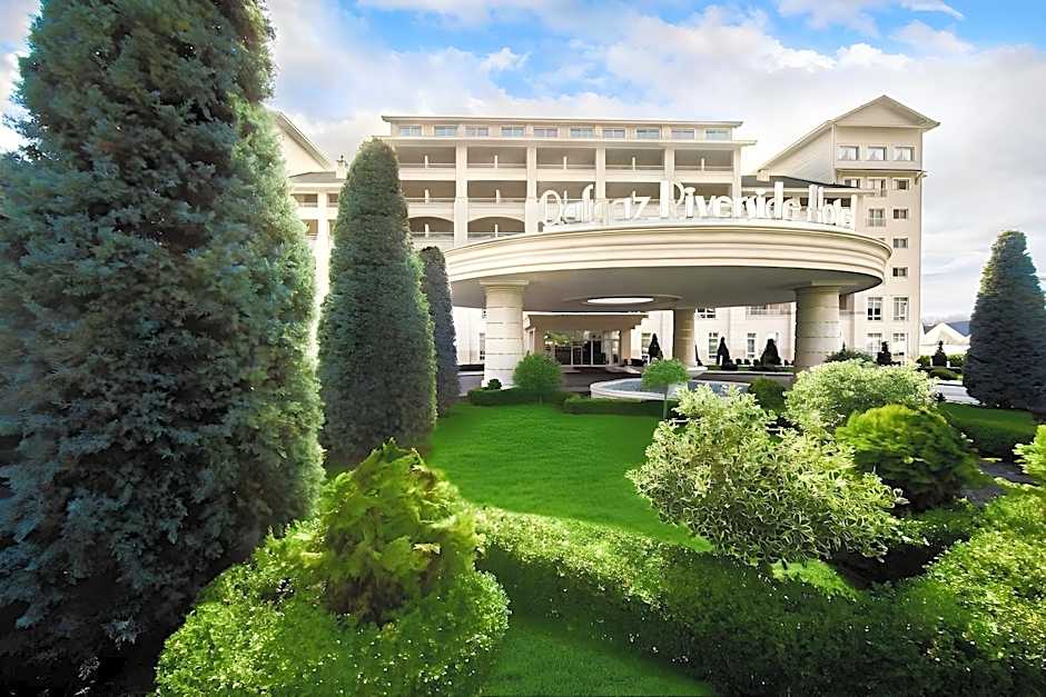 Qafqaz Riverside Hotel