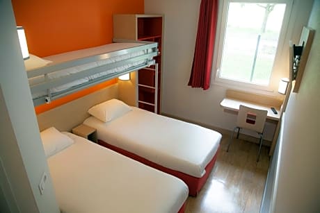 Triple Room (3 single Beds)