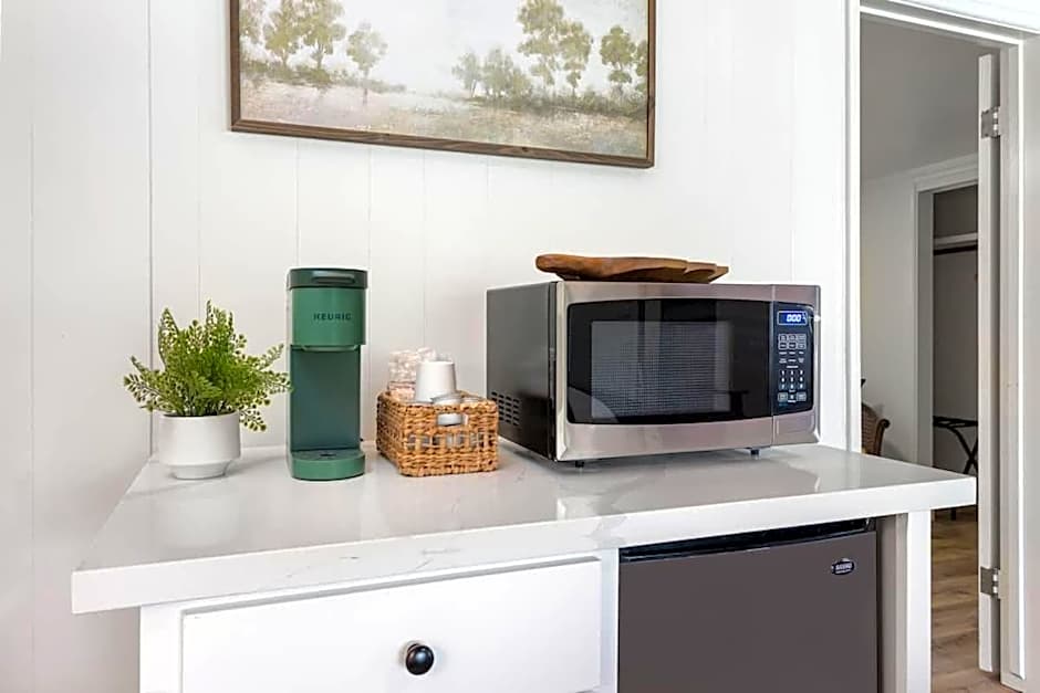 Camp Nelson Lodge Room 10