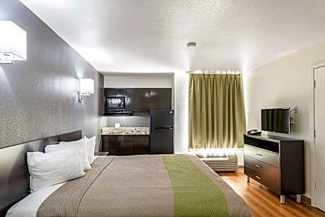 1 King Bed | Mobil Acc Tub Ste Nsmk Kitchen