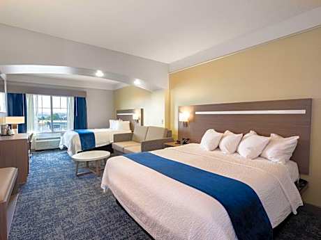 Large Room with One King Bed and One Queen Bed - Non-Smoking