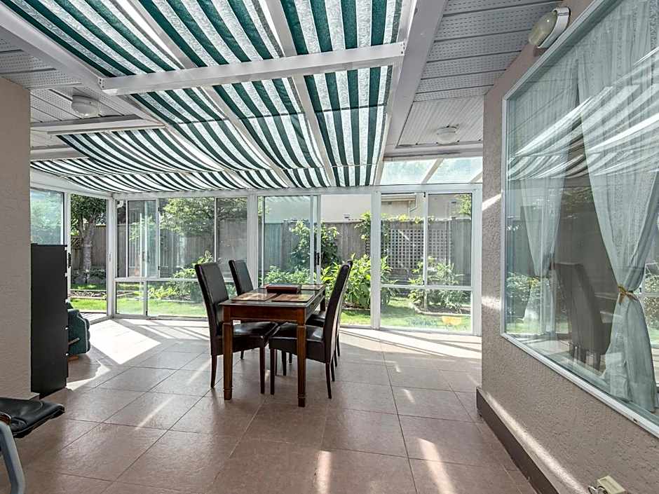 Fraser River Richmond Bed and Breakfast