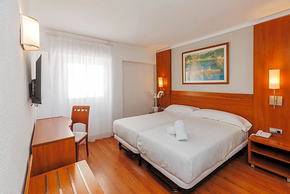 Zdjęcie 1 z 5 — 1 Double Bed or 2 Beds