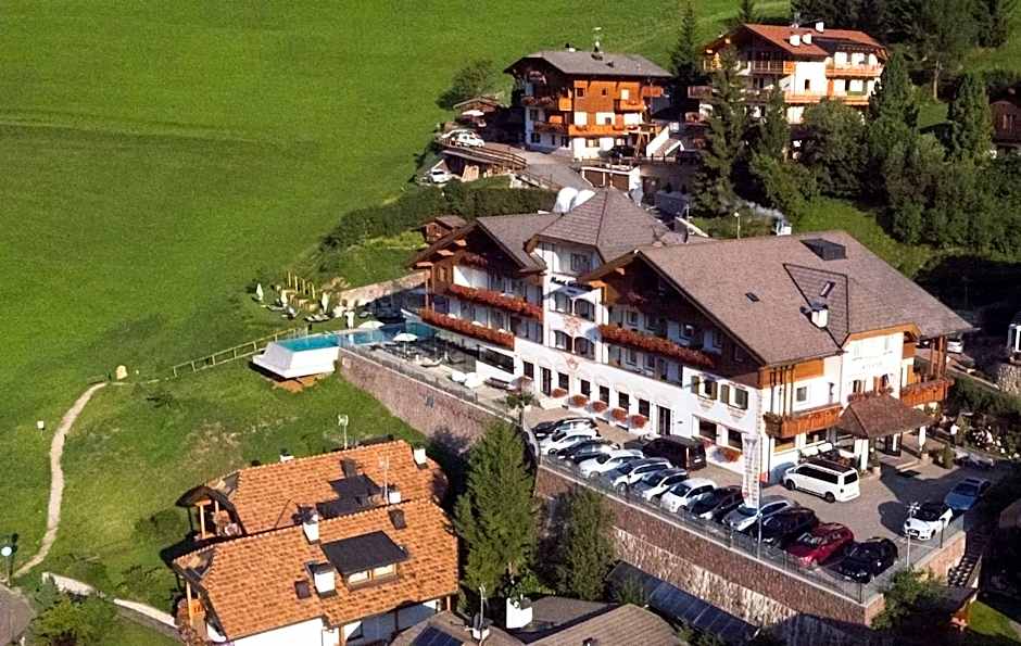 Photo 1 of 50 of Hotel Interski