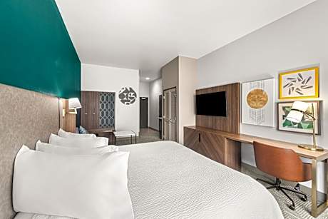 Standard King Room with Mobility Accessible Roll-In Shower