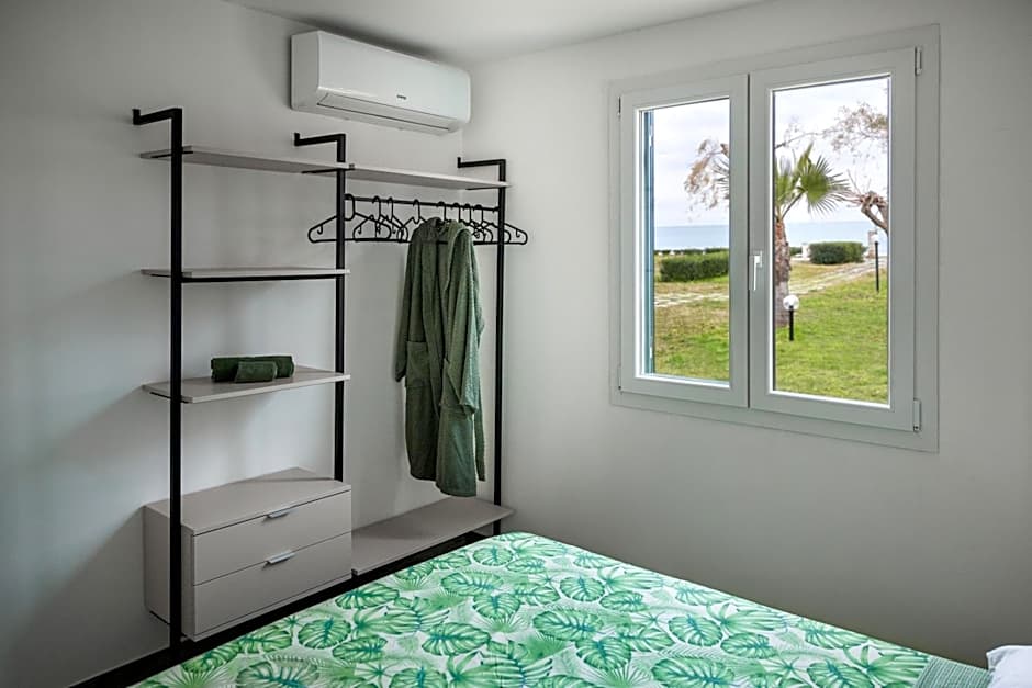 Villaggio Camping Poseidon - Bungalows & Rooms with Sea View in Nature