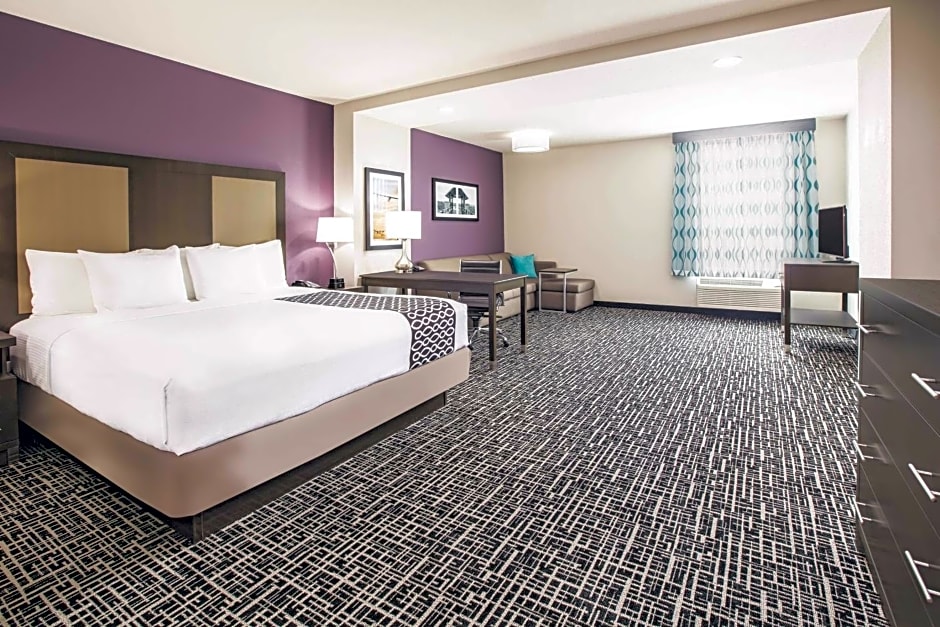 La Quinta Inn & Suites by Wyndham Dallas Plano - The Colony