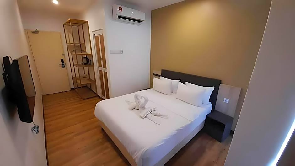 OYO 44099 Tt Dorf Hotel