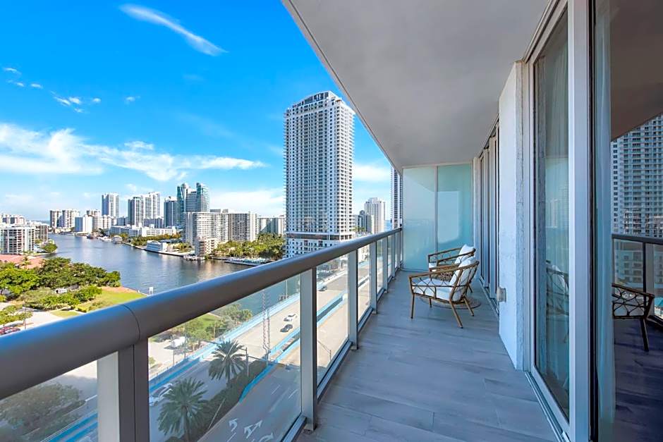 Water View Building With Pool - 5-Min Walk To The Beach