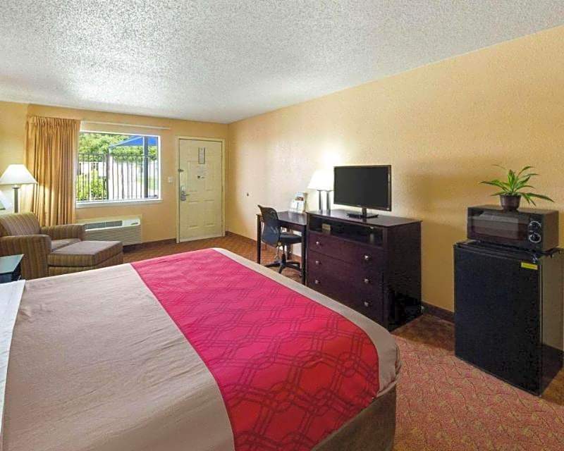 Econo Lodge Inn & Suites Downtown San Antonio