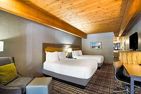 Queen Room with Two Queen Beds and Bath Tub - Disability Access