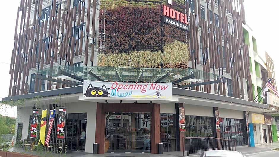 Roxy Hotel Padungan