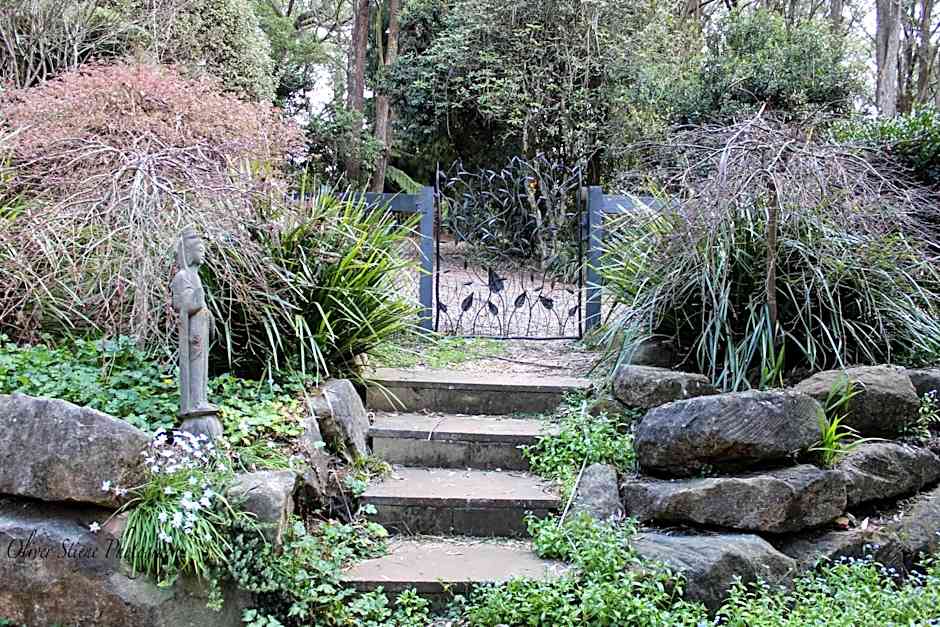 Tomah Retreat - Studio CHILL with fireplace and clawfoot bath