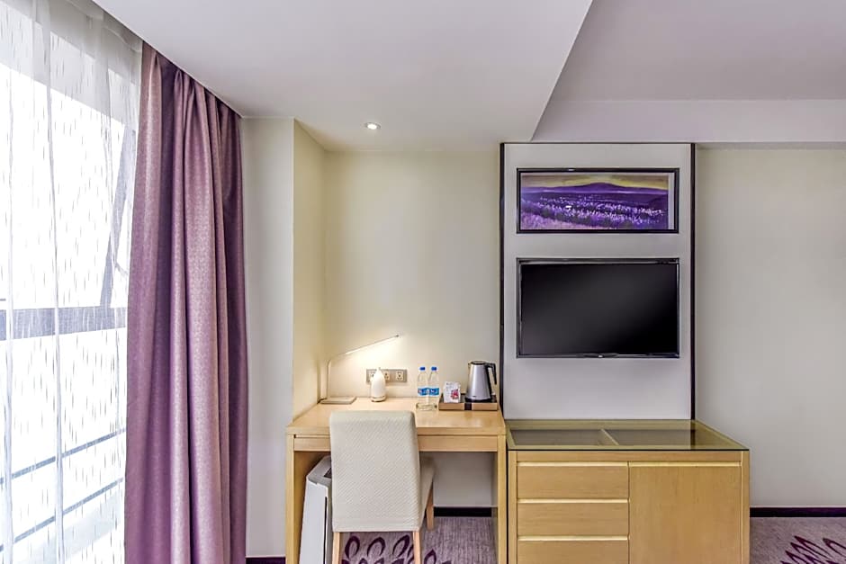 Lavande Hotel Luzhou Jiale Century City