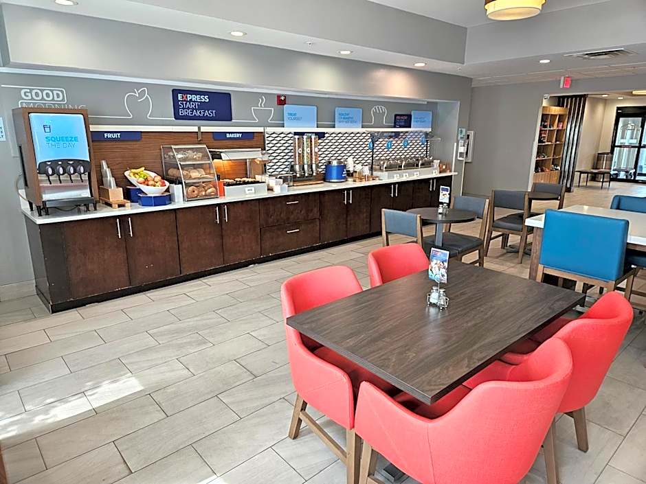 Holiday Inn Express Hotel & Suites Cincinnati-Blue Ash By IHG
