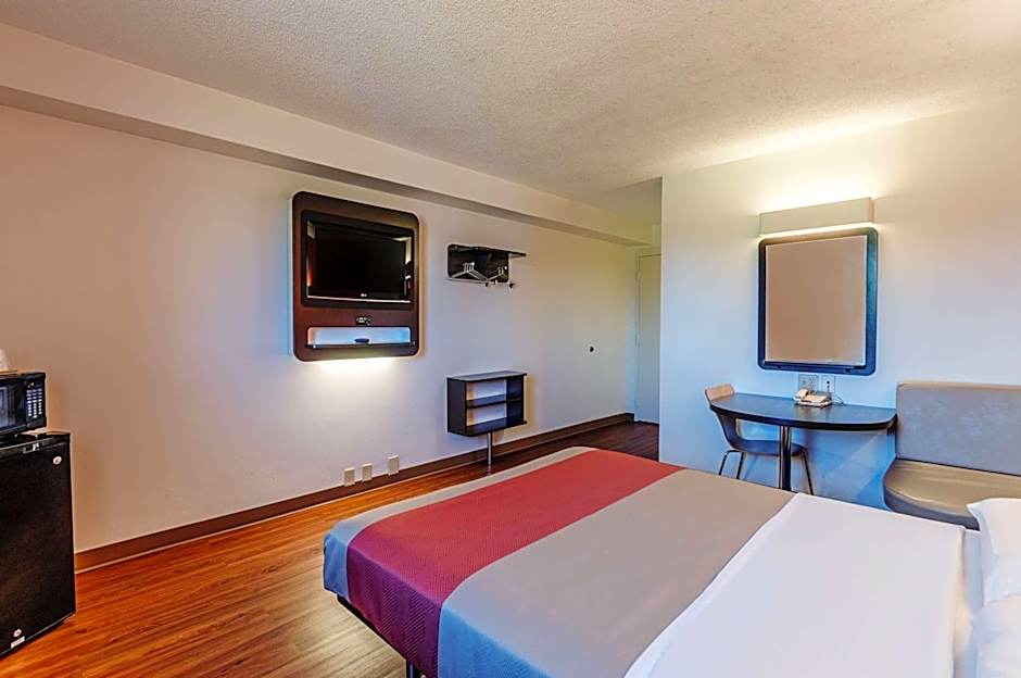 Motel 6-Martinsburg, WV