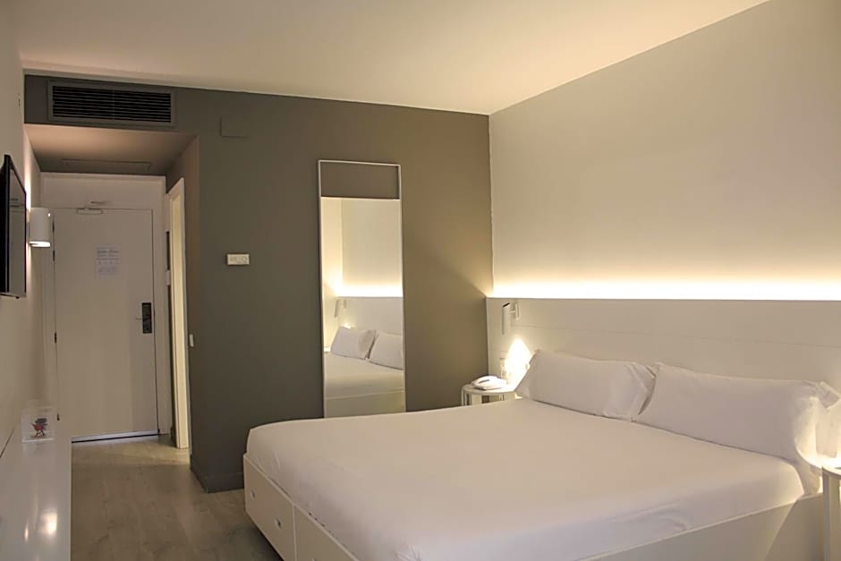 Pol & Grace Hotel
